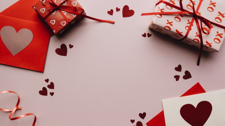 What Last Minute V-Day Gift Should You Get Your Partner?