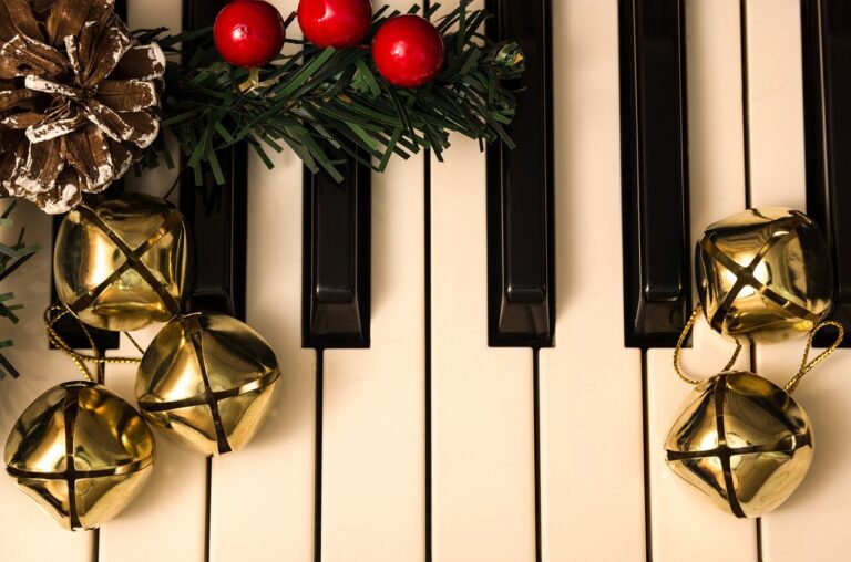 Top 5 Best Christmas Songs (Inarguably)